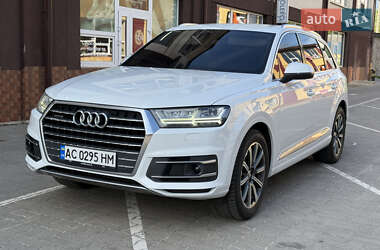 Позашляховик / Кросовер Audi Q7 2016 в 