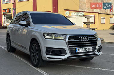 Позашляховик / Кросовер Audi Q7 2016 в 