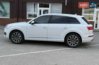Позашляховик / Кросовер Audi Q7 2016 в 