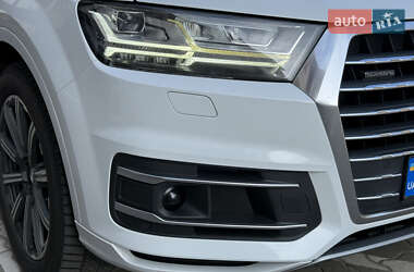 Позашляховик / Кросовер Audi Q7 2016 в 