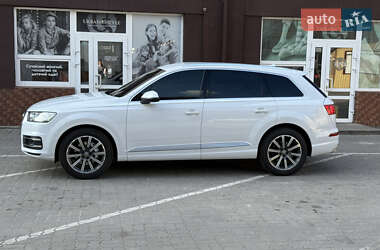 Позашляховик / Кросовер Audi Q7 2016 в 