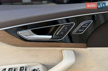 Позашляховик / Кросовер Audi Q7 2016 в 