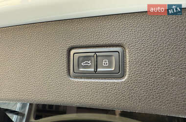 Позашляховик / Кросовер Audi Q7 2016 в 