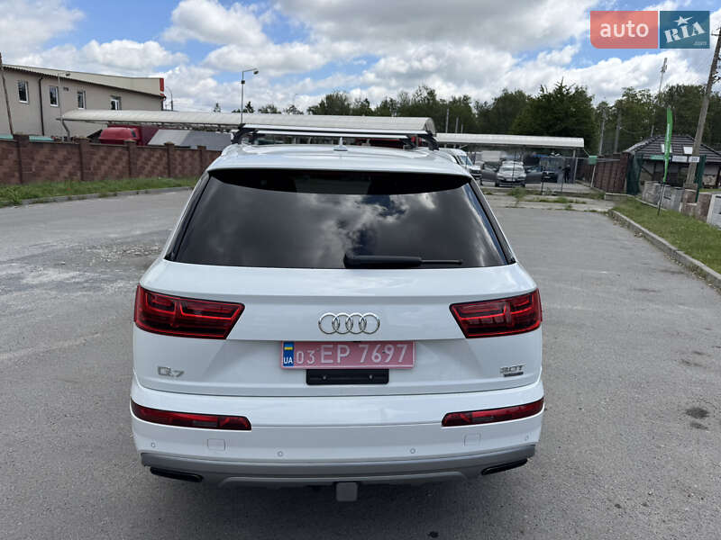 Позашляховик / Кросовер Audi Q7 2017 в Рівному