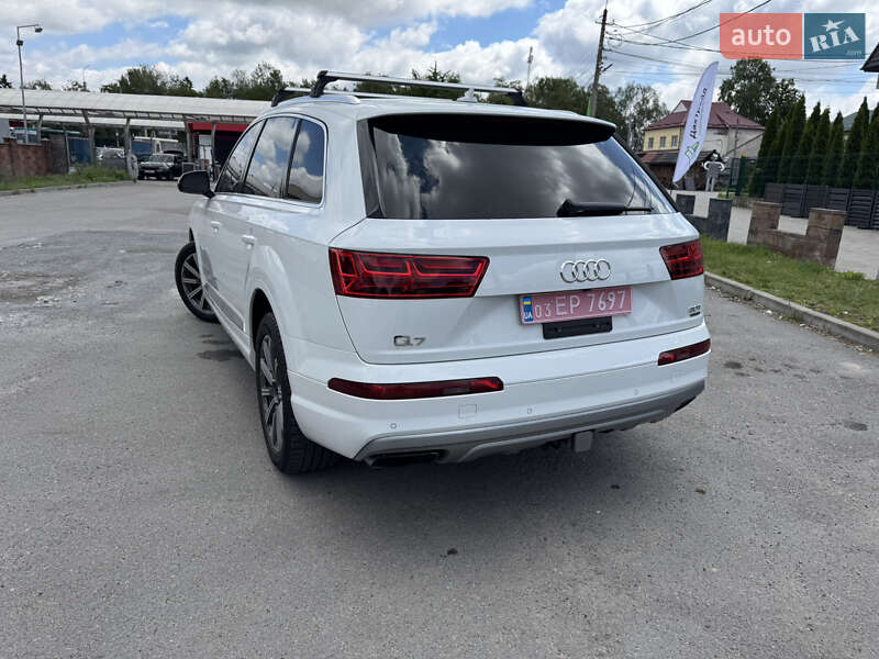 Позашляховик / Кросовер Audi Q7 2017 в Рівному