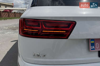 Внедорожник / Кроссовер Audi Q7 2017 в 