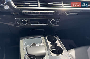 Внедорожник / Кроссовер Audi Q7 2017 в 