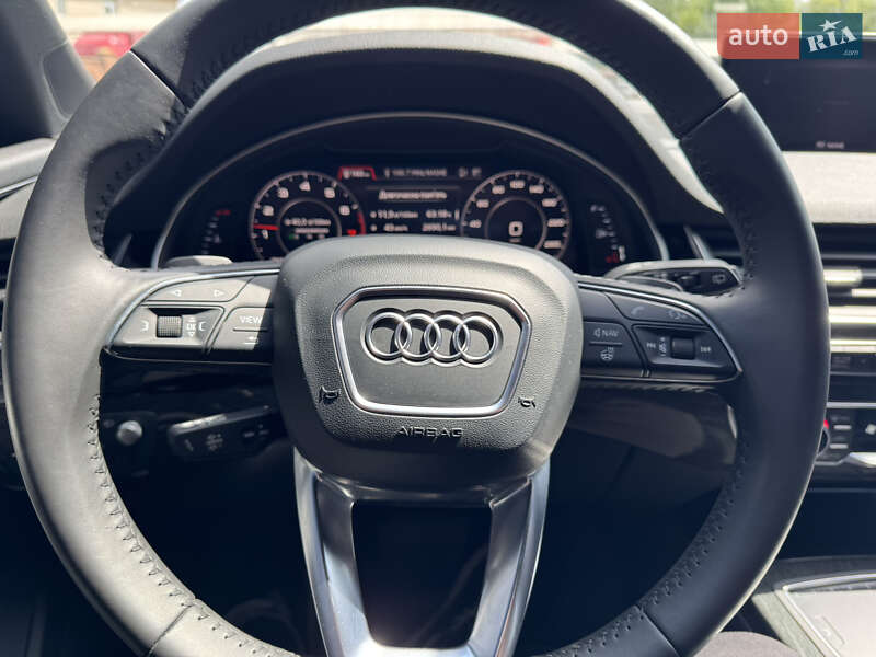 Позашляховик / Кросовер Audi Q7 2017 в Рівному