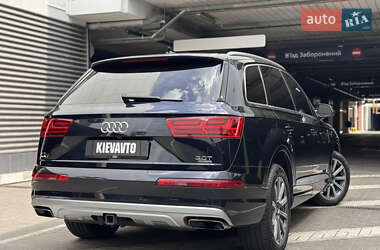 Внедорожник / Кроссовер Audi Q7 2016 в 