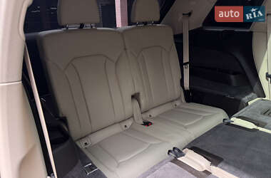 Внедорожник / Кроссовер Audi Q7 2016 в 