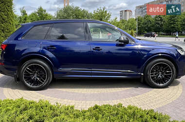 Внедорожник / Кроссовер Audi Q7 2021 в 