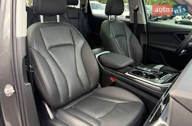 Внедорожник / Кроссовер Audi Q7 2022 в 