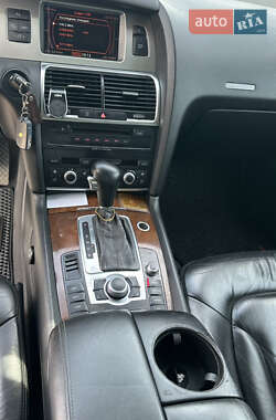 Позашляховик / Кросовер Audi Q7 2007 в 