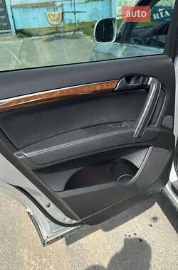 Позашляховик / Кросовер Audi Q7 2007 в 