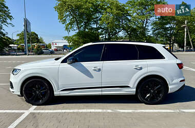 Позашляховик / Кросовер Audi Q7 2020 в 