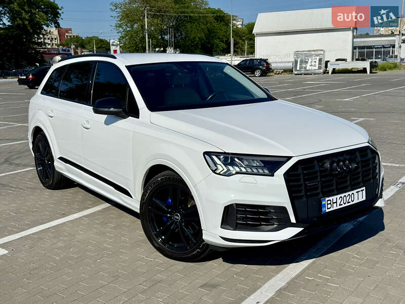 Внедорожник / Кроссовер Audi Q7 2020 в 