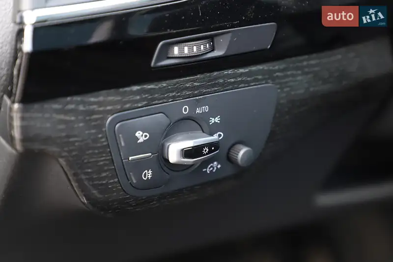 Audi Q7 2017 VIN WA1LAAF75HD058124 фото оголошення 36 з 88