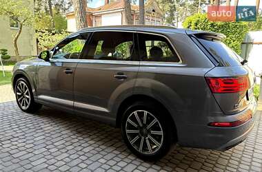 Внедорожник / Кроссовер Audi Q7 2017 в 