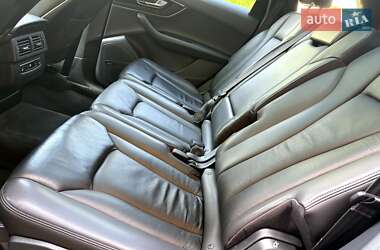 Внедорожник / Кроссовер Audi Q7 2017 в 