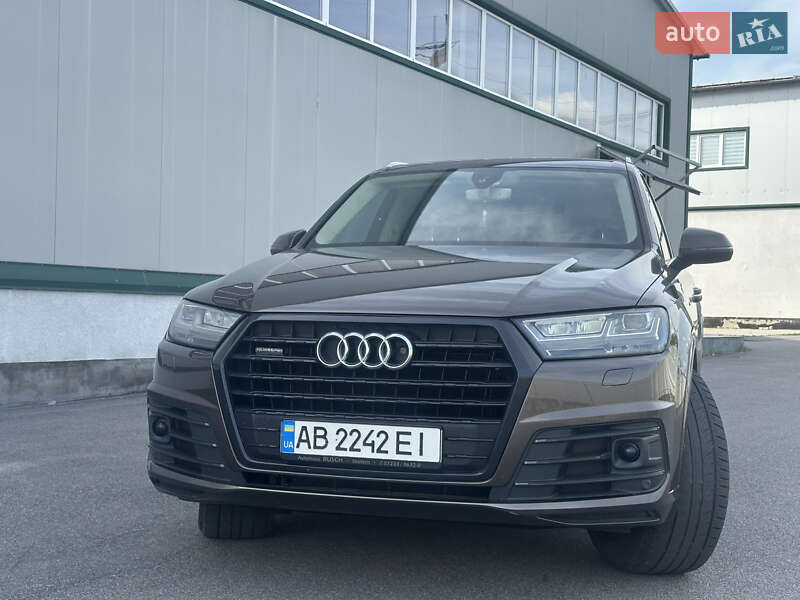 Внедорожник / Кроссовер Audi Q7 2015 в 