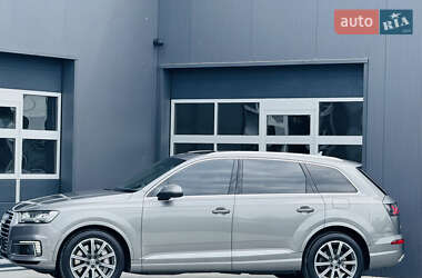 Внедорожник / Кроссовер Audi Q7 2016 в 