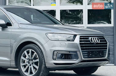 Внедорожник / Кроссовер Audi Q7 2016 в 