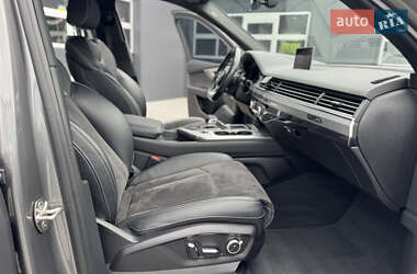 Внедорожник / Кроссовер Audi Q7 2016 в 