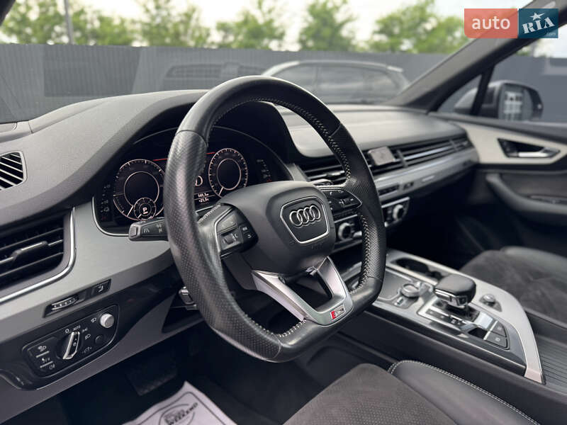 Внедорожник / Кроссовер Audi Q7 2016 в Мукачево