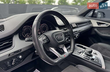 Внедорожник / Кроссовер Audi Q7 2016 в 