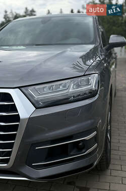 Позашляховик / Кросовер Audi Q7 2017 в 