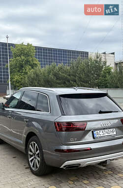 Позашляховик / Кросовер Audi Q7 2017 в 
