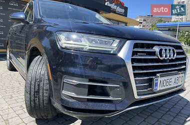 Внедорожник / Кроссовер Audi Q7 2016 в 