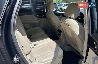 Внедорожник / Кроссовер Audi Q7 2016 в 