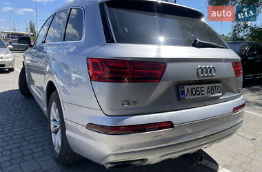 Позашляховик / Кросовер Audi Q7 2016 в 