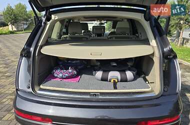 Позашляховик / Кросовер Audi Q7 2012 в 