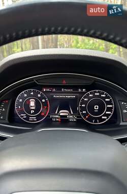 Внедорожник / Кроссовер Audi Q7 2016 в 