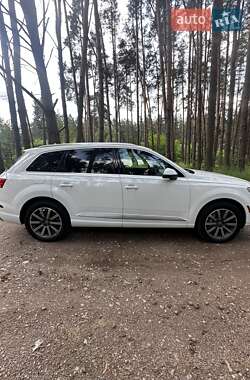Внедорожник / Кроссовер Audi Q7 2016 в 