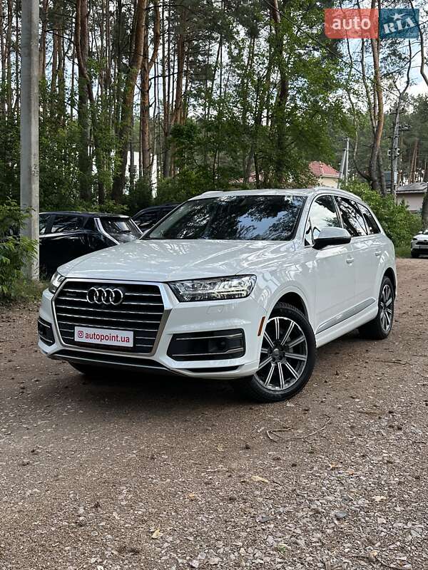 Внедорожник / Кроссовер Audi Q7 2016 в 
