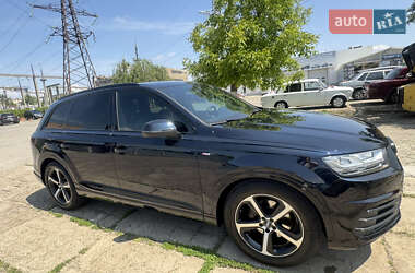 Внедорожник / Кроссовер Audi Q7 2016 в 