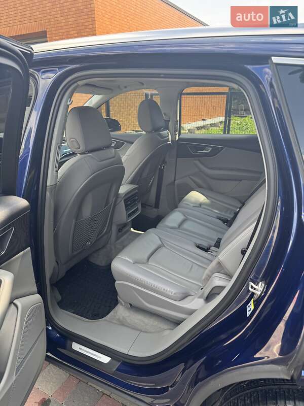 Внедорожник / Кроссовер Audi Q7 2021 в Ровно