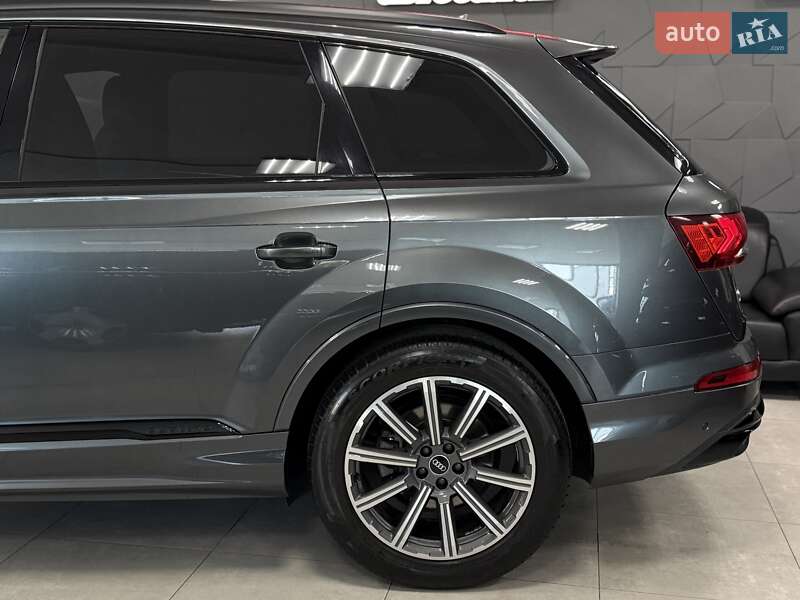 Позашляховик / Кросовер Audi Q7 2021 в Тернополі