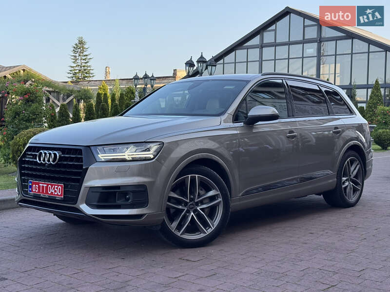 Внедорожник / Кроссовер Audi Q7 2017 в 