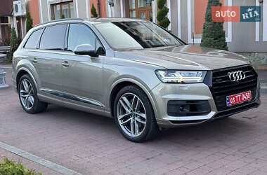 Позашляховик / Кросовер Audi Q7 2017 в 