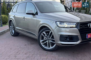 Позашляховик / Кросовер Audi Q7 2017 в 