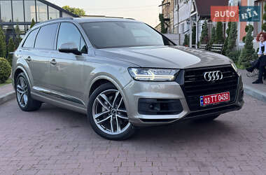 Позашляховик / Кросовер Audi Q7 2017 в 