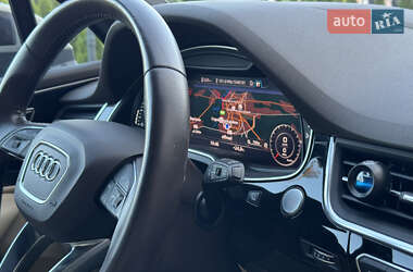 Позашляховик / Кросовер Audi Q7 2017 в 