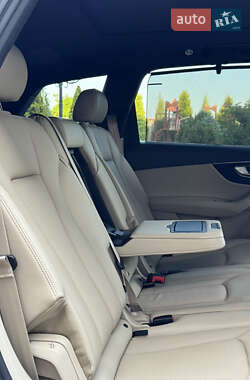 Позашляховик / Кросовер Audi Q7 2017 в 