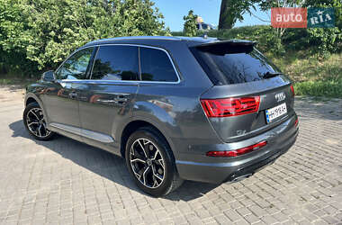 Внедорожник / Кроссовер Audi Q7 2016 в 