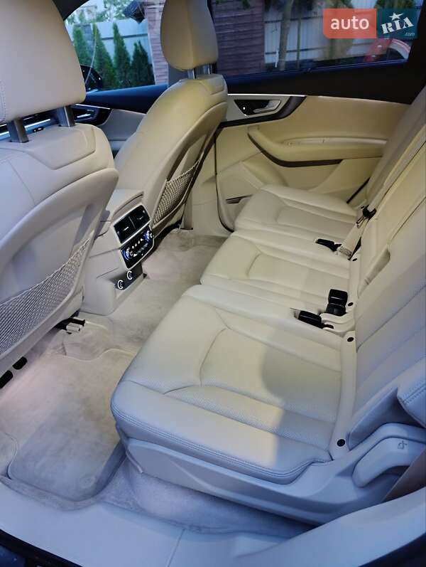 Внедорожник / Кроссовер Audi Q7 2017 в Хырове