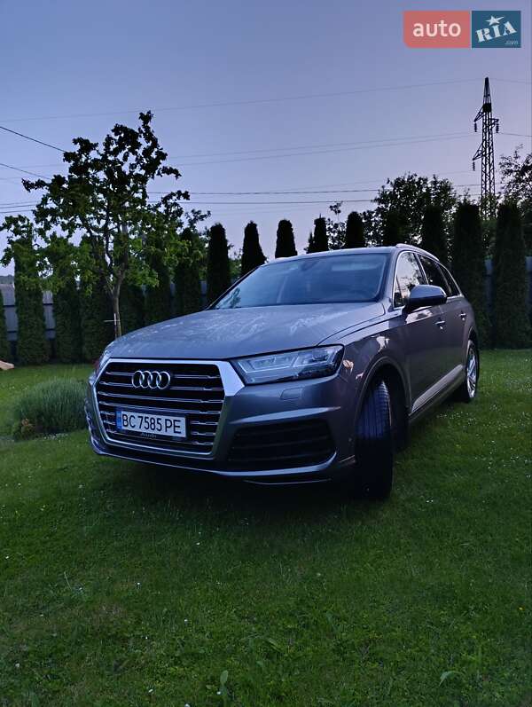 Внедорожник / Кроссовер Audi Q7 2017 в Хырове